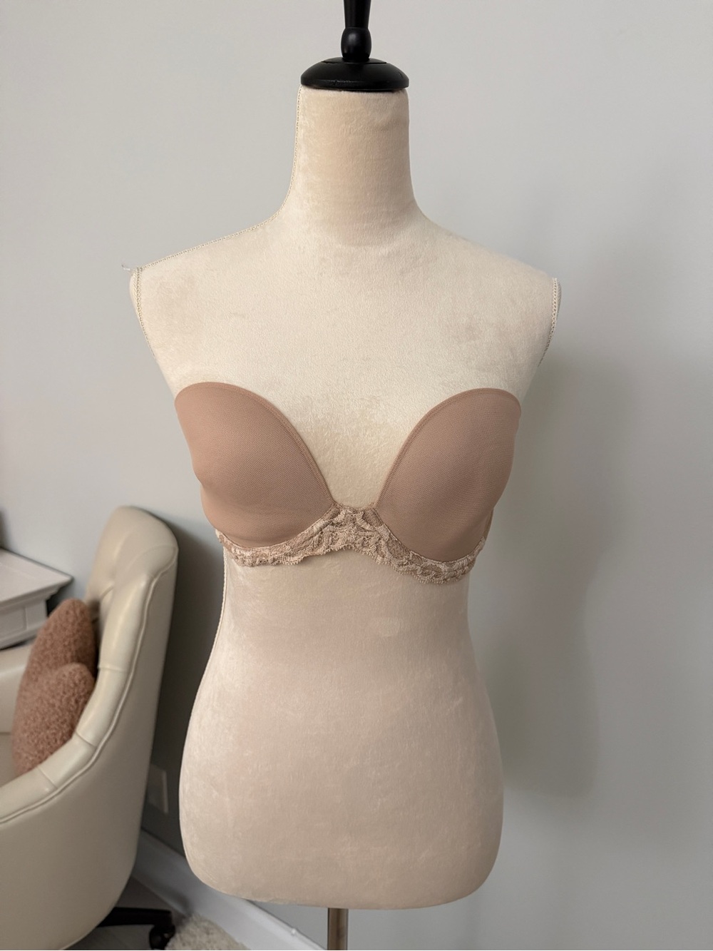 Natori Strapless Lace-Edged Bra in Nude